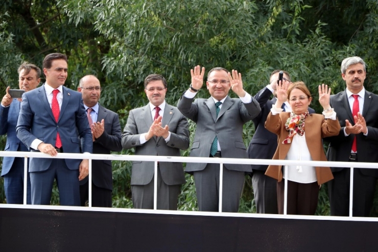 Bozdağ: “Chp’yi Apo’nun Askeri Yapmak Üzere Uygun Adım Marş İleri Doğru Götürüyorsunuz”