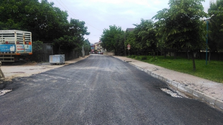 İzmit Belediyesi’nden Yenişehir’de Asfalt Çalışması