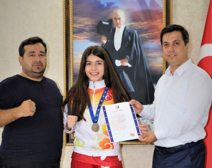 İl Müdürü Öztürk, Avrupa İkincisini Ödüllendirdi