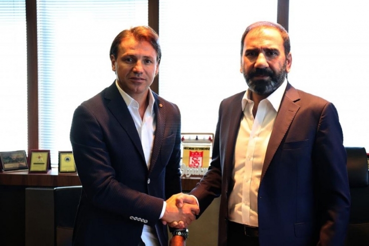 Sivasspor, Tamer Tuna İle 1 Yıllık Sözleşme İmzaladı