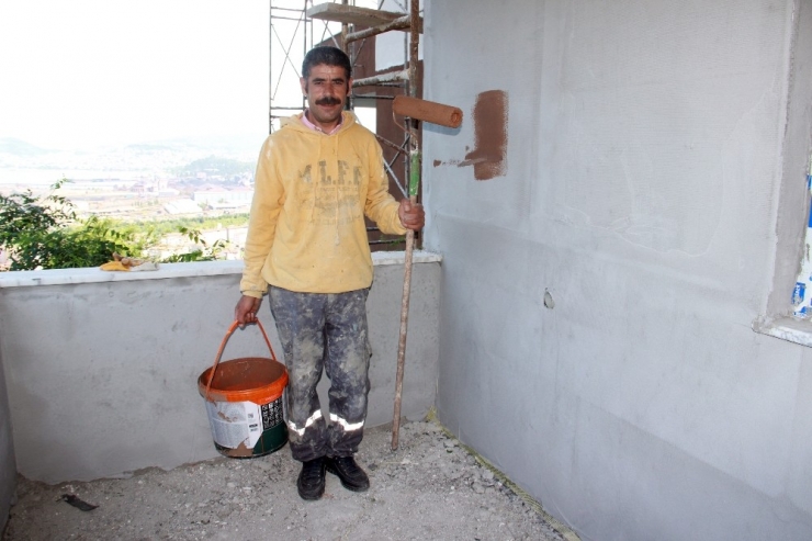 Gündüz İnşaatta, Gece Seçim Çalışmasında