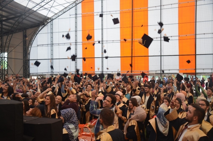 970 Öğrencinin Mutlu Günü