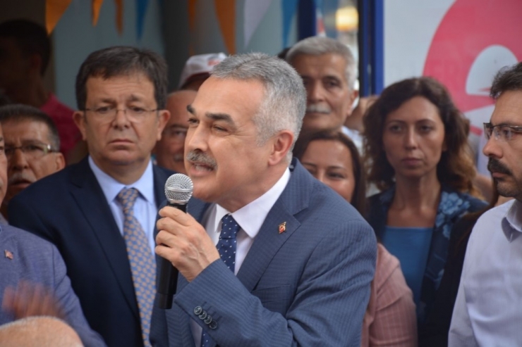 Mustafa Savaş, Kuşadası Hayvan Barınağını Ziyaret Etti