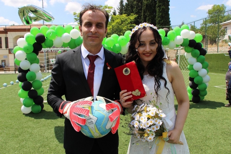 Kaleci Antrenörünün Nikahı Böyle Olur