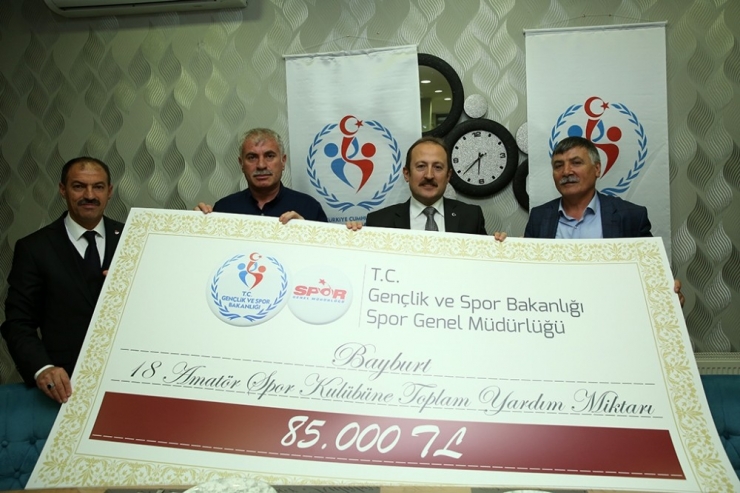 Bayburt’taki Amatör Spor Kulüplerine 85 Bin Tl’lik Destek