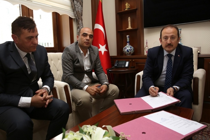 Bayburt’ta ‘Onlarca Renk, Yüzlerce Kültür, Dünya 5’ten Büyüktür” Projesi İçin Protokol İmzalandı