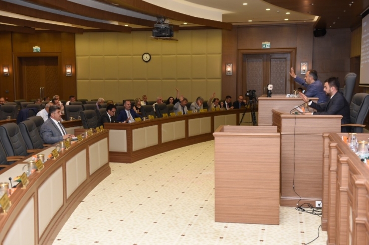 Büyükşehir Voleybolda Hedef Büyüttü