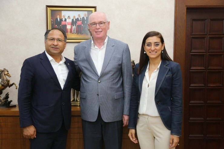 Türkiye’nin İlk Roman Milletvekili Başkan Kurt’u Ziyaret Etti