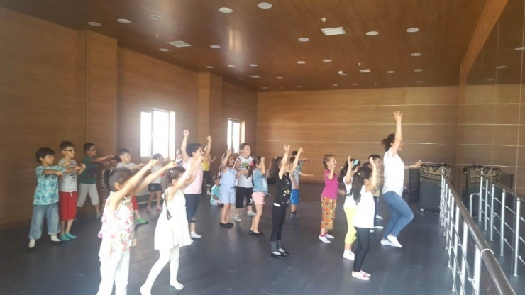 Yaz Ayında Eğitimler Sürüyor