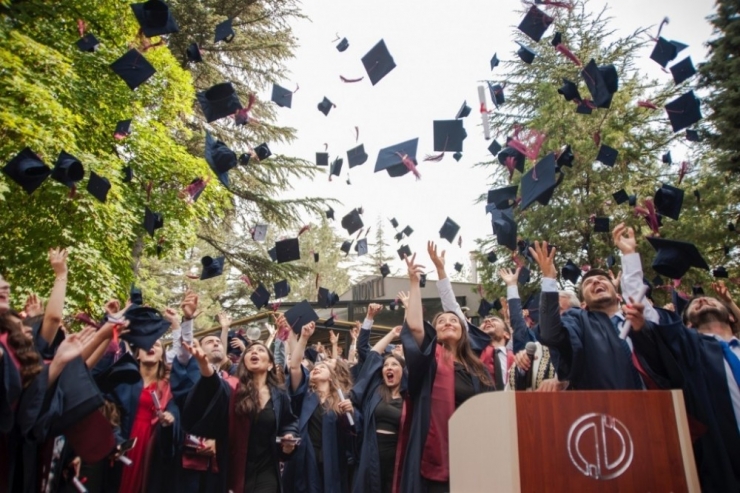 Geleceğin Hukukçuları Coşkuyla Uğurlandı