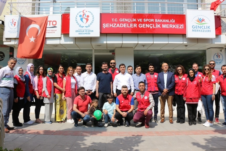 Manisa’daki Gençlik Merkezi Gönüllüleri Piknikte Buluştu