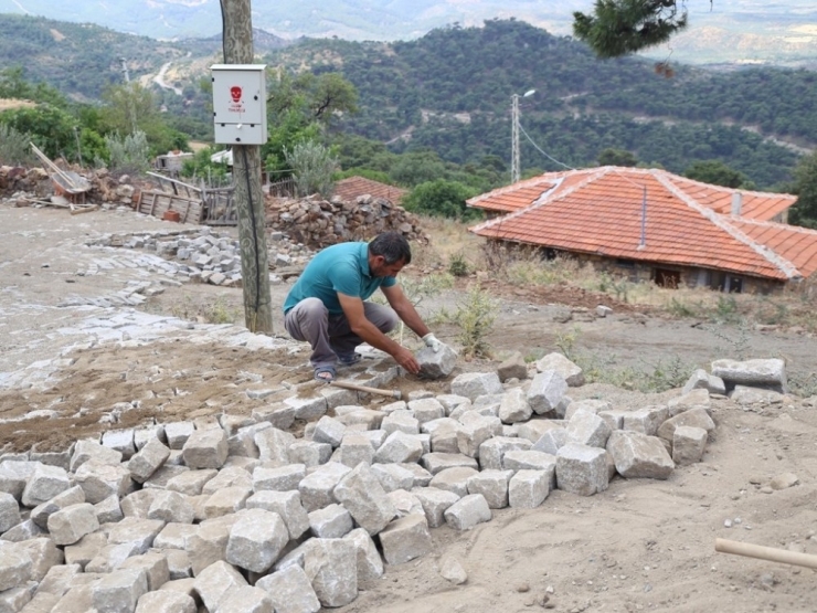 Burhaniye’de Başkan Uysal Kırsal Mahalleleri Çamurdan Kurtardı