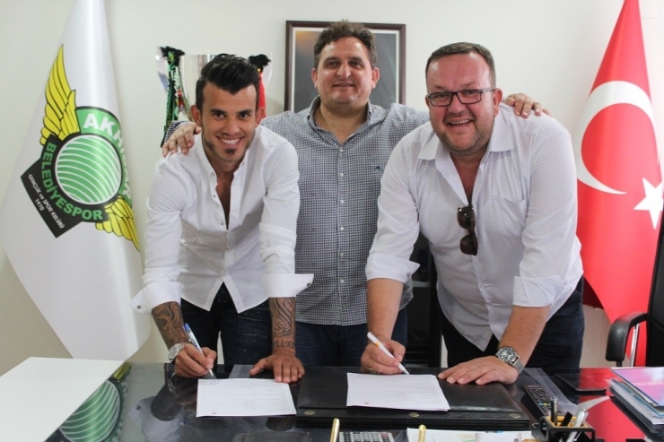 Akhisar Belediyespor’da Güray Vural İmzayı Attı