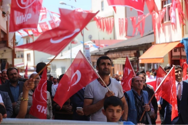 Mhp’ye Pasinler’de Sevgi Seli