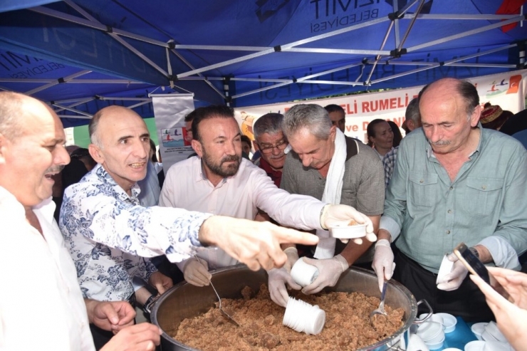 İzmit’te Helva Şenliğine Büyük İlgi