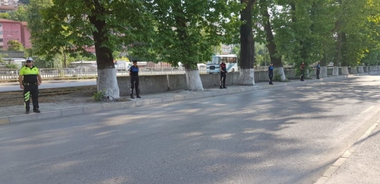 Belediyenin Yapacağı İşi Polis Yaptı