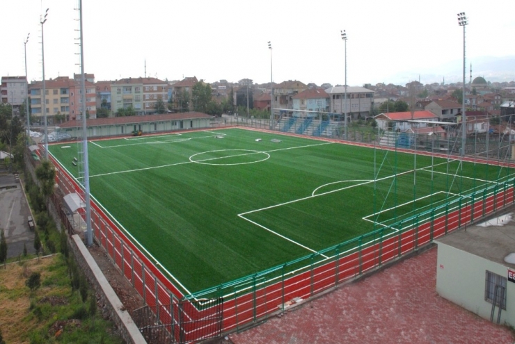Kocaeli’de Spor Sahalarının Zemini İyileştiriliyor