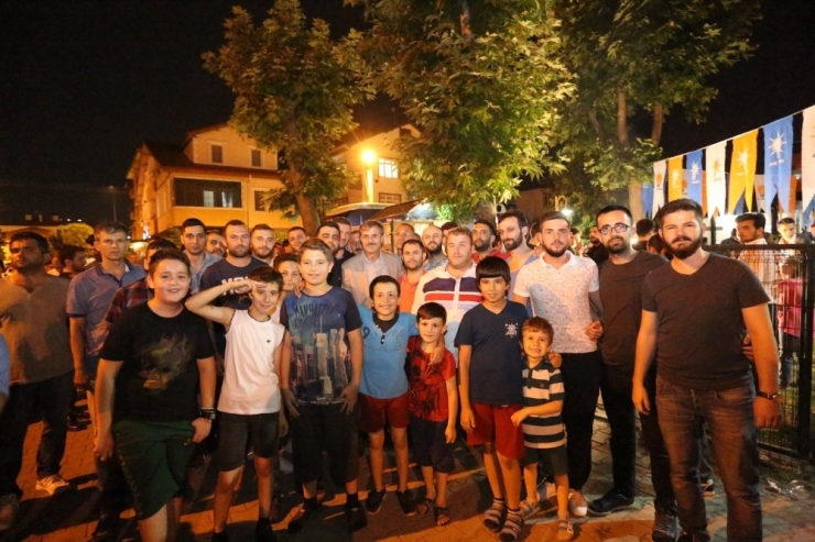 Serdivan’da Seçime Saatler Kala Miting Gibi Program