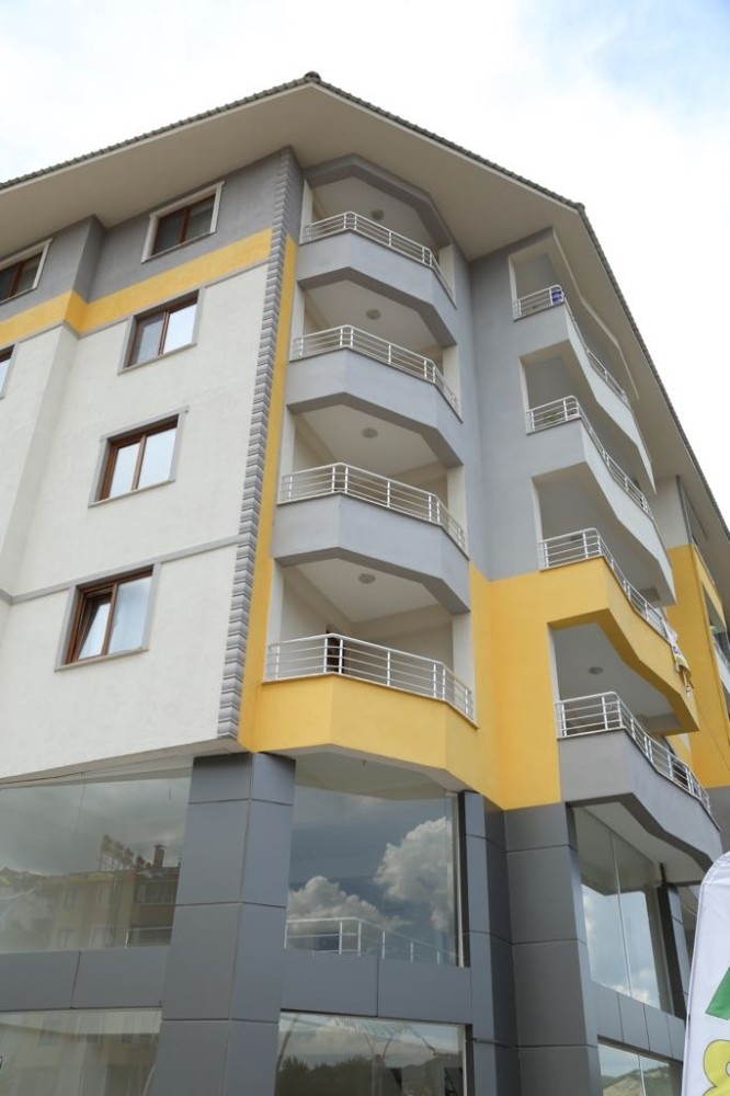 Vali Sonel, Şehit Ailesine Ev Hediye Etti