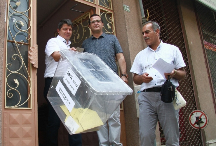 Seyyar Sandıklar Bursa’da Da Seçmenin Ayağına Gitti