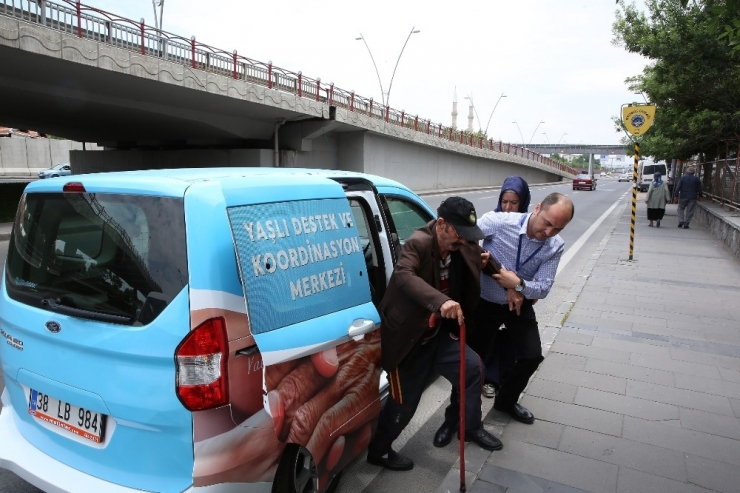 Büyükşehir’den Yaşlılara Özel Seçim Hizmeti