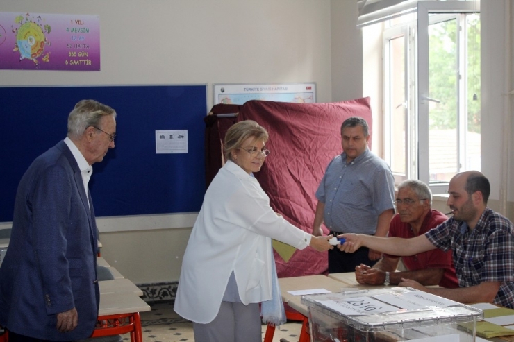 Eski Başbakan Tansu Çiller Oyunu Kullandı