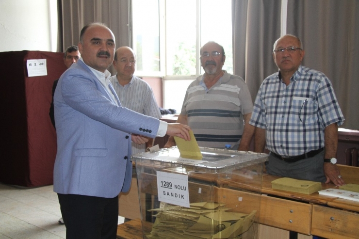 Isparta Protokolü Ve Siyasiler Oylarını Kullandı