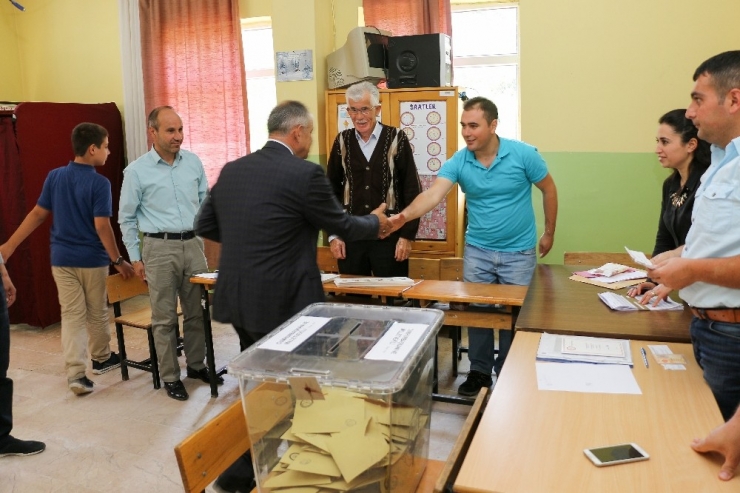 Başkan Esat Öztürk Oyunu Kullandı