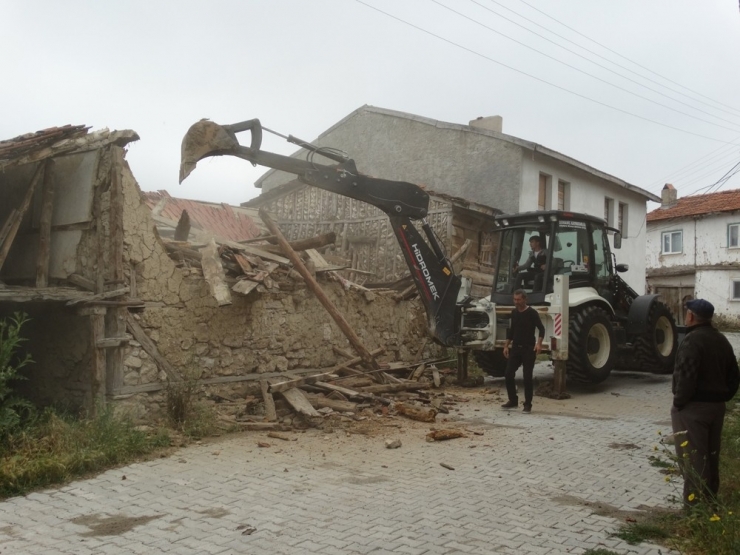 Harabe Evler Yıkılıyor