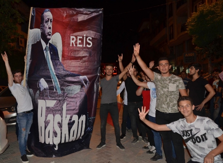 Ak Parti Turgutlu’da Büyük Coşku