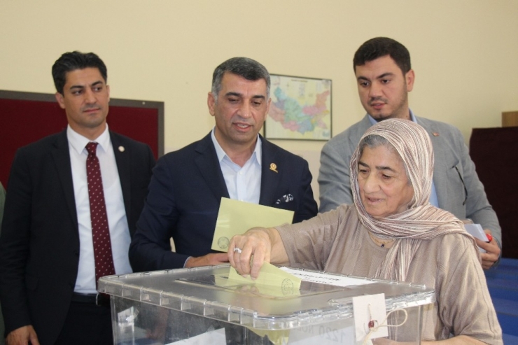 Chp Elazığ’da 41 Yıl Sonra İlk Vekilini Çıkardı