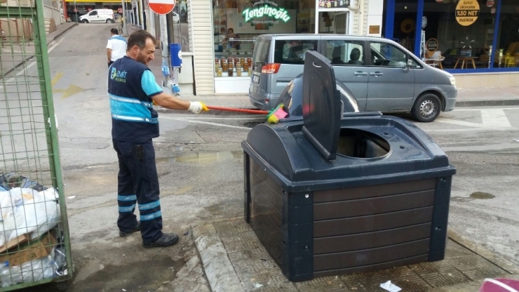 İzmit’te Çöp Konteynerleri Sürekli Yıkanıyor