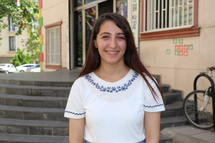 En Genç Milletvekili Dağ: “Meclis’in Yarısı Gençlerden Oluşmalı”