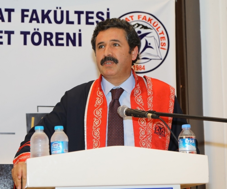 Erü 75 Düşünür Mezun Etti