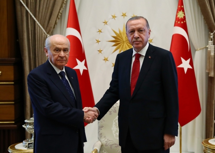 Cumhurbaşkanı Recep Tayyip Erdoğan İle Mhp Genel Başkanı Devlet Bahçeli’nin Cumhurbaşkanlığı Külliyesindeki Görüşmesi Başladı.