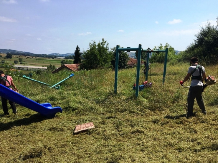 İzmit’in Köylerinde Parklar Elden Geçirildi