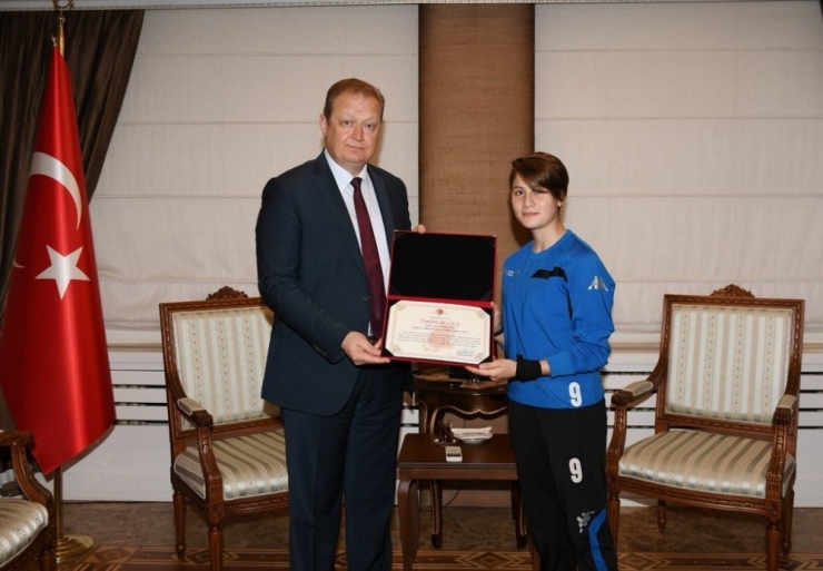 Sportif Fair Play Davranış Dalında 2017 Türkiye Olimpiyat Komitesi Fair Play Kutlama Mektubu’na Layık Görüldüler
