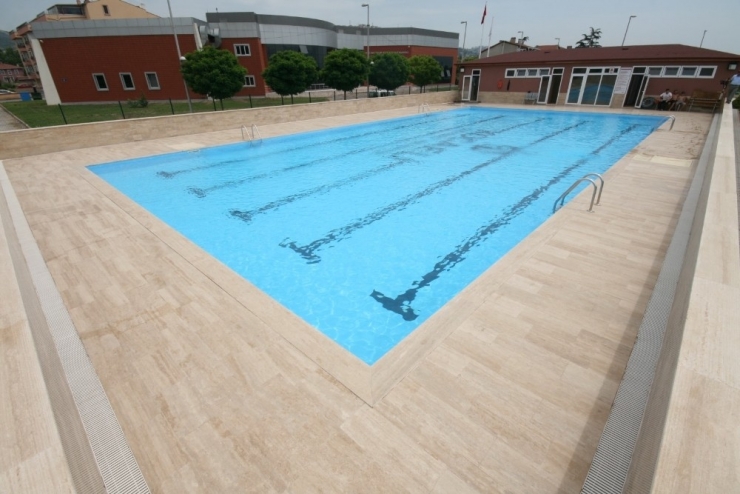 Büyükşehir’in Havuzlarında Sezon Açıldı