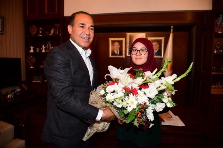 Lgs Türkiye Birincisi Abem’li Azra’dan Başkan Sözlü’ye Teşekkür Ziyareti