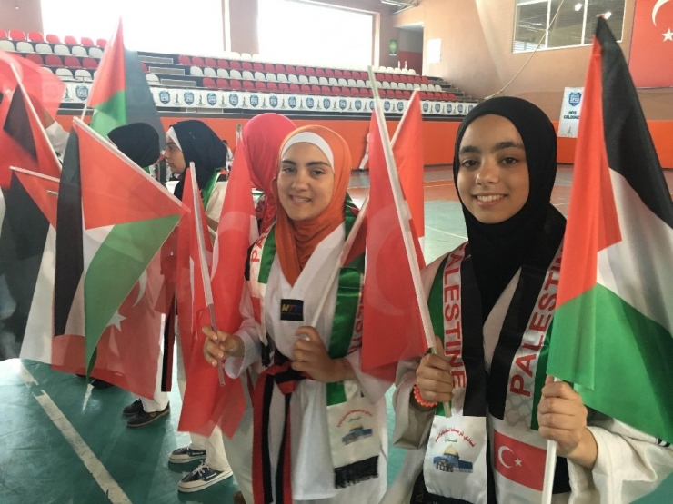 Filistinli Taekwondocular Sancaktepe’de