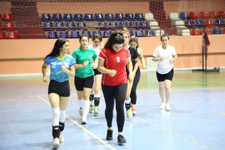Tunceli’de Kadın Voleybol Takımı Destek Bekliyor