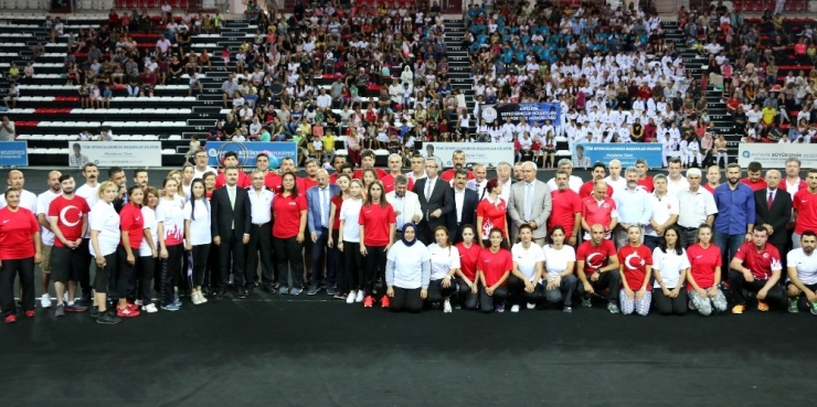 Yaz Spor Okulları’na Renkli Açılış