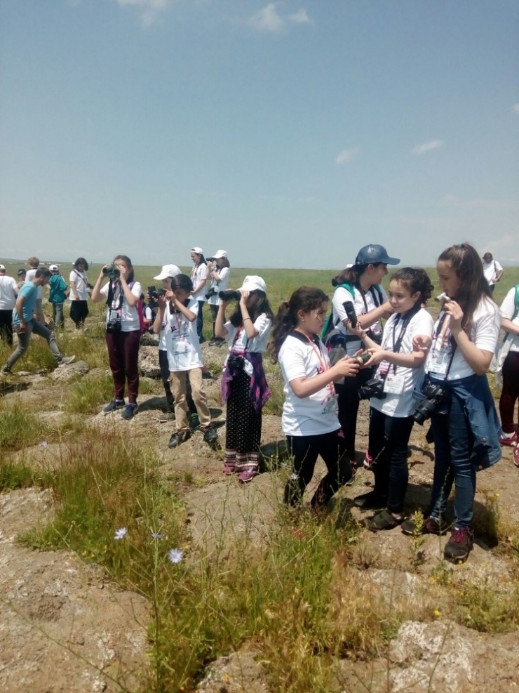 Kars’ta, “Doğayı, Çocuk Oyunlarını Ve Tarihimi Kamerama Aldım Projesi” Sona Erdi