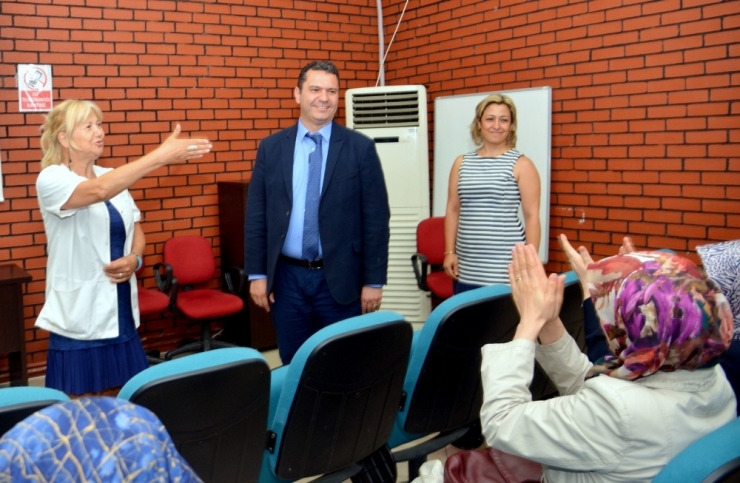 “Menopoz Okulu" İlk Dönem Programı Tamamlandı