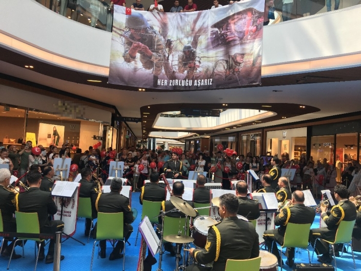 Askeri Bandodan Avm’de Konser