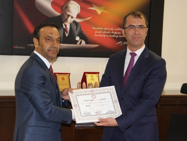 Mhp’den Sivas Milletvekili Seçilen Özyürek Mazbatasını Aldı