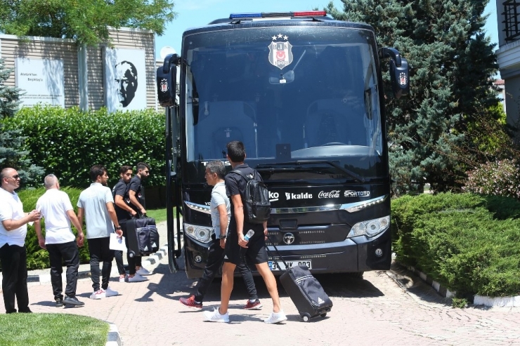 Beşiktaş, Yurt Dışı Kampı İçin Slovakya’ya Gitti