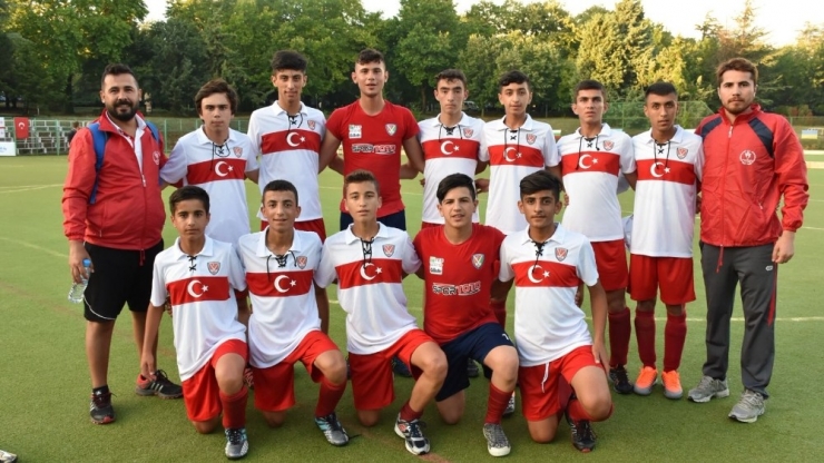 Hokey Milli Takımları Ermenistan Ve Ukrayna’ya Gol Yağdırdı