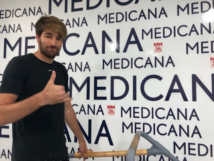 Sivasspor’da Kaleci Tolgahan Sağlık Kontrolünden Geçti