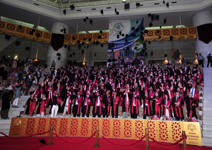 Yök Yürütme Kurul Üyesi Prof. Dr. Şişman Mtf’nin Mezuniyet Heyecanına Ortak Oldu